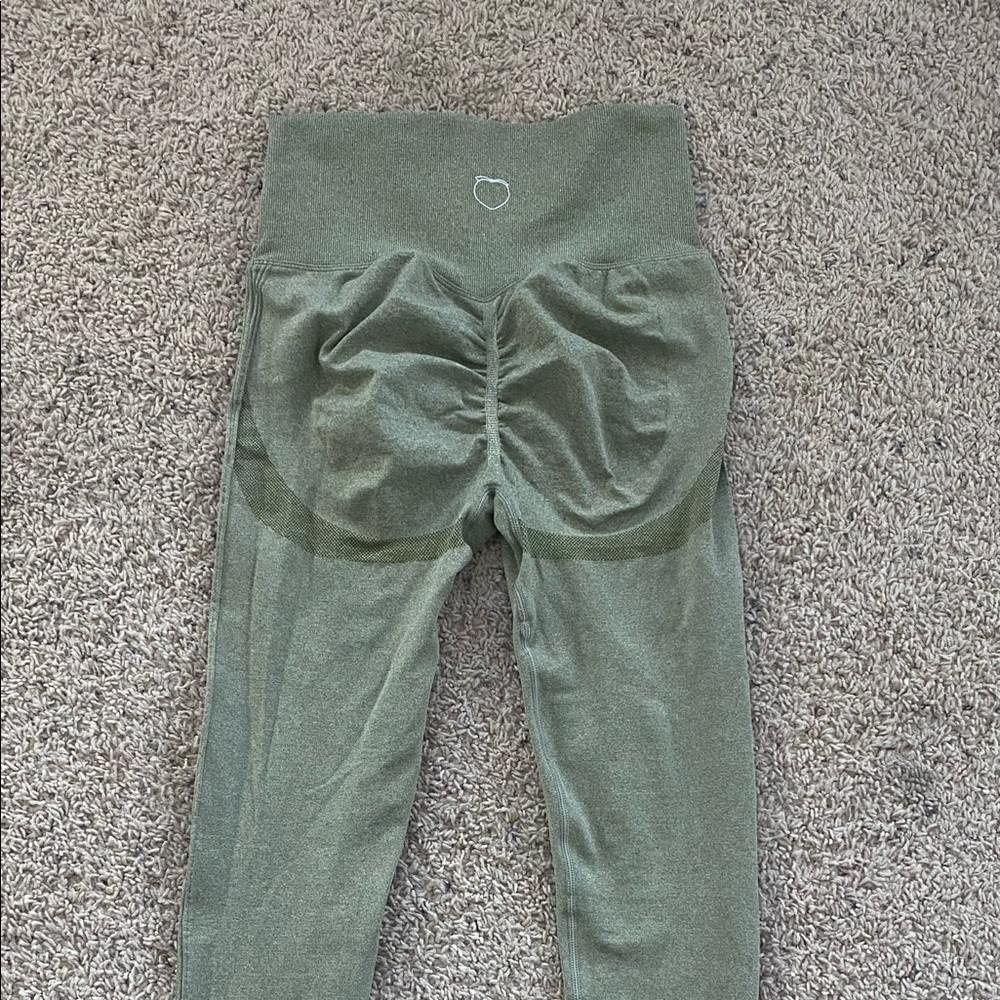 Peachy Bunz Scrumptious Leggings